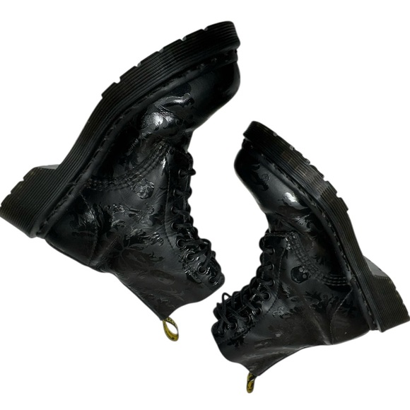 Dr. Marten’s Cassidy Black Leather Skull Print Moto Booties Size 5 - Picture 2 of 13